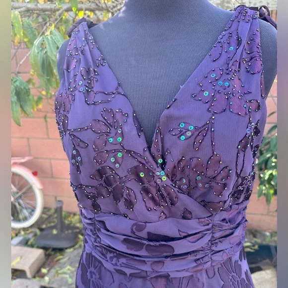 Narianna Sleeveless V Shape Beaded Top, Floral Dress - Picture 7 of 15